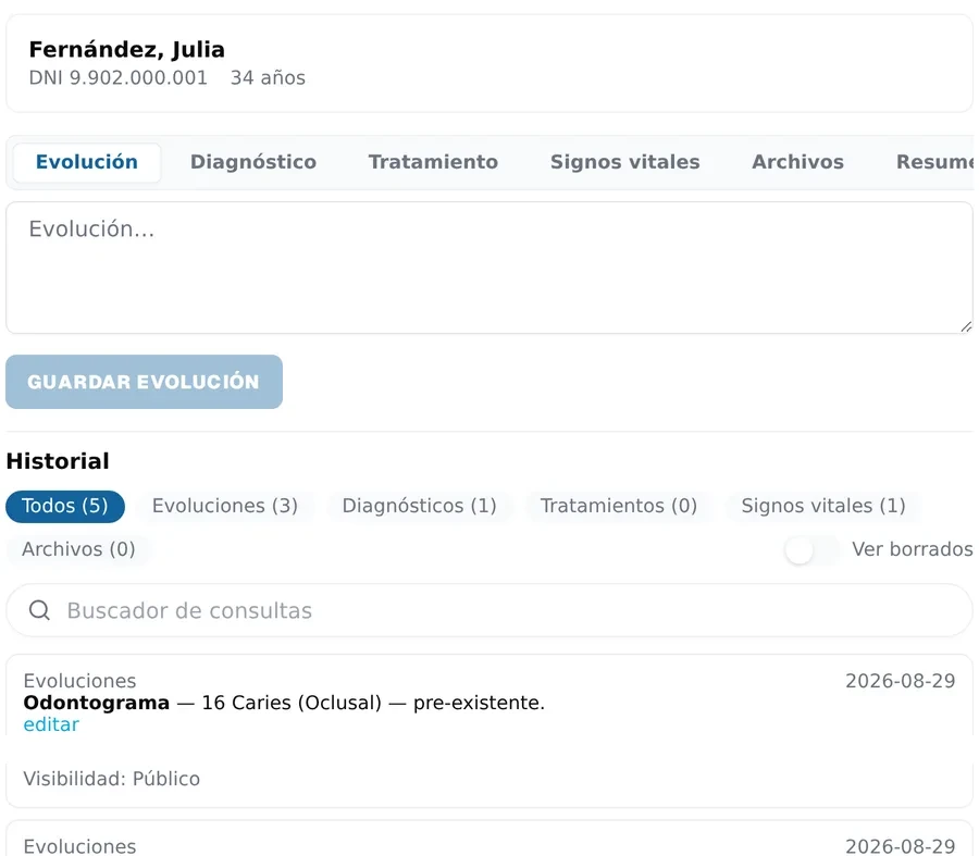 Historia clínica de un paciente en DrApp, con su historial de evoluciones y signos vitales